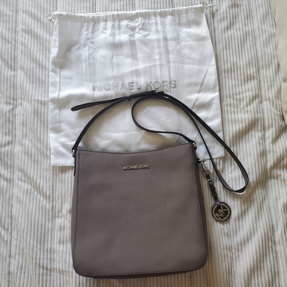 Michael Kors Authentic Crossbody Purse w protective bag Taupe color